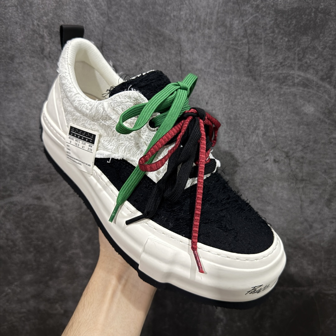 图片[3]-【莞顶礼盒版】xVESSEL × 吴建豪联名｜雪花酥Snowflake厚底增高板鞋】 ✨ #街头新宠 #甜酷有型 吴建豪亲自操刀设计，用「雪花酥」灵感颠覆传统板鞋基因！ 5cm隐形厚底暗藏心机，显高显腿长✔️ 软弹中底+防滑齿纹，暴走8小时不累脚👟 🎨 𝗖𝗢𝗖𝗛𝗼𝗜𝗰𝗲𝗿 三色狙击审美𝗧𝗼𝘁𝗽𝗼𝗶𝗻𝘁： ▫️「牛乳白」：软糯奶霜包裹鞋身，温柔狙击少女心 ▫️「奥利奥」：经典黑白漩涡纹，永不过时的𝗢𝘂𝘁𝗳𝗶𝘁𝗖位神器 ▫️「黑松露」：哑光麂皮𝗑金属细节，暗黑系𝗚𝗶𝗿𝗹𝗹𝗮𝘇必备𝗚𝗔𝗢级单品 🌟𝗗𝗲𝘀𝗶𝗴𝗻 𝗛𝗶𝗴𝗵𝗹𝗶𝗴𝗵𝘁： ✅解构式绑带𝗑异形后跟，每一步都踩在𝗧𝗼𝘁𝗽𝗼𝗶𝗻𝘁 ✅可拆卸雪花图腾配件，解锁𝟭𝟬𝟬𝟬+种穿搭姿势 ✅3M反光条暗藏𝗦𝗡𝗘𝗔𝗞𝗘𝗥𝗛𝗘𝗔𝗗彩蛋，夜行自带𝗙𝗼𝗰𝘂𝘀光效 尺码：35-45-选品中心