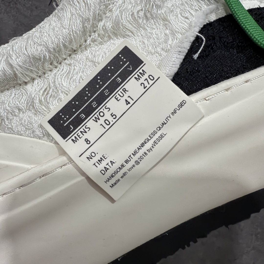 图片[4]-【莞顶礼盒版】xVESSEL × 吴建豪联名｜雪花酥Snowflake厚底增高板鞋】 ✨ #街头新宠 #甜酷有型 吴建豪亲自操刀设计，用「雪花酥」灵感颠覆传统板鞋基因！ 5cm隐形厚底暗藏心机，显高显腿长✔️ 软弹中底+防滑齿纹，暴走8小时不累脚👟 🎨 𝗖𝗢𝗖𝗛𝗼𝗜𝗰𝗲𝗿 三色狙击审美𝗧𝗼𝘁𝗽𝗼𝗶𝗻𝘁： ▫️「牛乳白」：软糯奶霜包裹鞋身，温柔狙击少女心 ▫️「奥利奥」：经典黑白漩涡纹，永不过时的𝗢𝘂𝘁𝗳𝗶𝘁𝗖位神器 ▫️「黑松露」：哑光麂皮𝗑金属细节，暗黑系𝗚𝗶𝗿𝗹𝗹𝗮𝘇必备𝗚𝗔𝗢级单品 🌟𝗗𝗲𝘀𝗶𝗴𝗻 𝗛𝗶𝗴𝗵𝗹𝗶𝗴𝗵𝘁： ✅解构式绑带𝗑异形后跟，每一步都踩在𝗧𝗼𝘁𝗽𝗼𝗶𝗻𝘁 ✅可拆卸雪花图腾配件，解锁𝟭𝟬𝟬𝟬+种穿搭姿势 ✅3M反光条暗藏𝗦𝗡𝗘𝗔𝗞𝗘𝗥𝗛𝗘𝗔𝗗彩蛋，夜行自带𝗙𝗼𝗰𝘂𝘀光效 尺码：35-45-选品中心