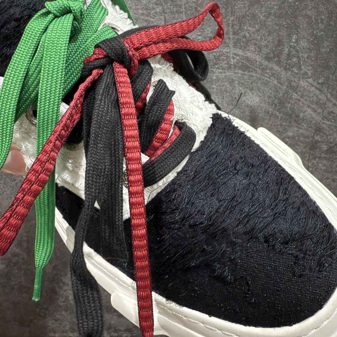 图片[6]-【莞顶礼盒版】xVESSEL × 吴建豪联名｜雪花酥Snowflake厚底增高板鞋】 ✨ #街头新宠 #甜酷有型 吴建豪亲自操刀设计，用「雪花酥」灵感颠覆传统板鞋基因！ 5cm隐形厚底暗藏心机，显高显腿长✔️ 软弹中底+防滑齿纹，暴走8小时不累脚👟 🎨 𝗖𝗢𝗖𝗛𝗼𝗜𝗰𝗲𝗿 三色狙击审美𝗧𝗼𝘁𝗽𝗼𝗶𝗻𝘁： ▫️「牛乳白」：软糯奶霜包裹鞋身，温柔狙击少女心 ▫️「奥利奥」：经典黑白漩涡纹，永不过时的𝗢𝘂𝘁𝗳𝗶𝘁𝗖位神器 ▫️「黑松露」：哑光麂皮𝗑金属细节，暗黑系𝗚𝗶𝗿𝗹𝗹𝗮𝘇必备𝗚𝗔𝗢级单品 🌟𝗗𝗲𝘀𝗶𝗴𝗻 𝗛𝗶𝗴𝗵𝗹𝗶𝗴𝗵𝘁： ✅解构式绑带𝗑异形后跟，每一步都踩在𝗧𝗼𝘁𝗽𝗼𝗶𝗻𝘁 ✅可拆卸雪花图腾配件，解锁𝟭𝟬𝟬𝟬+种穿搭姿势 ✅3M反光条暗藏𝗦𝗡𝗘𝗔𝗞𝗘𝗥𝗛𝗘𝗔𝗗彩蛋，夜行自带𝗙𝗼𝗰𝘂𝘀光效 尺码：35-45-选品中心