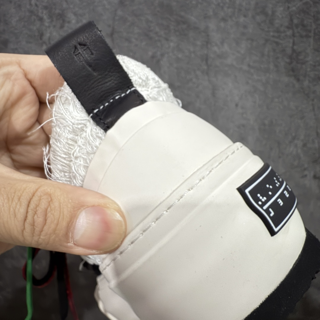 图片[2]-【莞顶礼盒版】xVESSEL × 吴建豪联名｜雪花酥Snowflake厚底增高板鞋】 ✨ #街头新宠 #甜酷有型 吴建豪亲自操刀设计，用「雪花酥」灵感颠覆传统板鞋基因！ 5cm隐形厚底暗藏心机，显高显腿长✔️ 软弹中底+防滑齿纹，暴走8小时不累脚👟 🎨 𝗖𝗢𝗖𝗛𝗼𝗜𝗰𝗲𝗿 三色狙击审美𝗧𝗼𝘁𝗽𝗼𝗶𝗻𝘁： ▫️「牛乳白」：软糯奶霜包裹鞋身，温柔狙击少女心 ▫️「奥利奥」：经典黑白漩涡纹，永不过时的𝗢𝘂𝘁𝗳𝗶𝘁𝗖位神器 ▫️「黑松露」：哑光麂皮𝗑金属细节，暗黑系𝗚𝗶𝗿𝗹𝗹𝗮𝘇必备𝗚𝗔𝗢级单品 🌟𝗗𝗲𝘀𝗶𝗴𝗻 𝗛𝗶𝗴𝗵𝗹𝗶𝗴𝗵𝘁： ✅解构式绑带𝗑异形后跟，每一步都踩在𝗧𝗼𝘁𝗽𝗼𝗶𝗻𝘁 ✅可拆卸雪花图腾配件，解锁𝟭𝟬𝟬𝟬+种穿搭姿势 ✅3M反光条暗藏𝗦𝗡𝗘𝗔𝗞𝗘𝗥𝗛𝗘𝗔𝗗彩蛋，夜行自带𝗙𝗼𝗰𝘂𝘀光效 尺码：35-45-选品中心