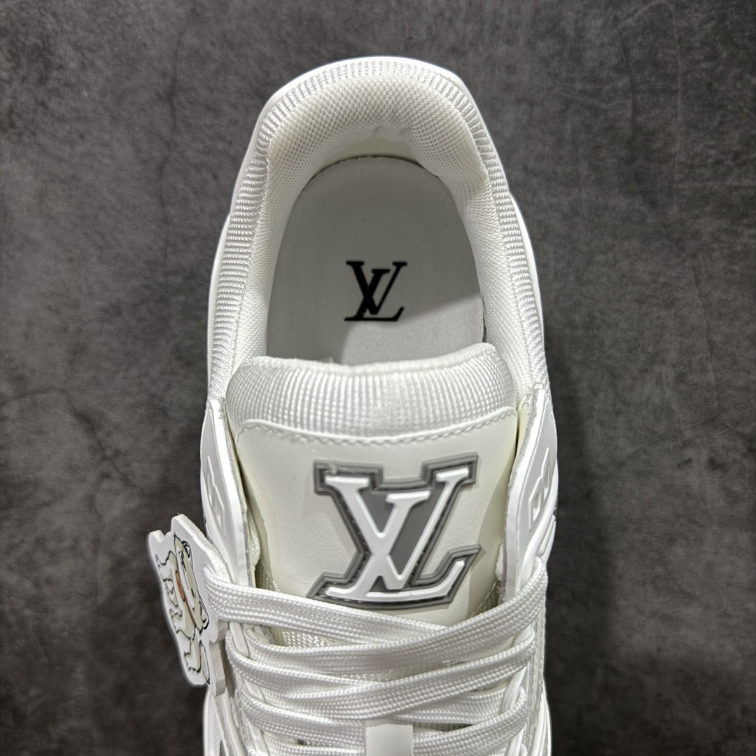 图片[8]-【专柜版/海淘代购版】 现货当天可取 LV Trainer系列高奢运动鞋 白灰旺财哈士奇小狗吊牌 新款芯片顶级 潮人必备单品 同步ZP官网空胶工艺 鞋舌、挂饰均镶嵌NFC芯片感应装置 正确胶片断点式设计 中底正确还原原版油印字母比例 1：1原楦格板、楦头、刀磨全新升级！ 独家订制顶级压纹麂皮 原版开模TPU大底 质感原版一致 垫脚聚米微料加透气英伦网布 披靡市场任何版本！细节完美呈现！ 代购指定版本 全新升级最新双盒包装 扫码秒进官网！ 全套包装配件同比原版 尺码： 38-46-选品中心