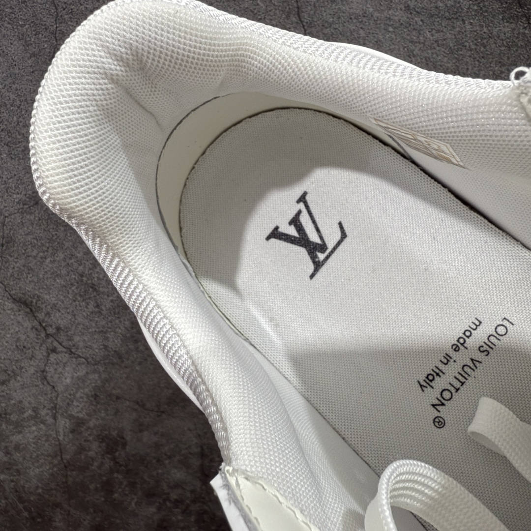 图片[8]-【专柜版/海淘代购版】 现货当天可取 LV Trainer系列高奢运动鞋 白灰旺财哈士奇小狗吊牌 新款芯片顶级 潮人必备单品 同步ZP官网空胶工艺 鞋舌、挂饰均镶嵌NFC芯片感应装置 正确胶片断点式设计 中底正确还原原版油印字母比例 1：1原楦格板、楦头、刀磨全新升级！ 独家订制顶级压纹麂皮 原版开模TPU大底 质感原版一致 垫脚聚米微料加透气英伦网布 披靡市场任何版本！细节完美呈现！ 代购指定版本 全新升级最新双盒包装 扫码秒进官网！ 全套包装配件同比原版 尺码： 38-46-选品中心