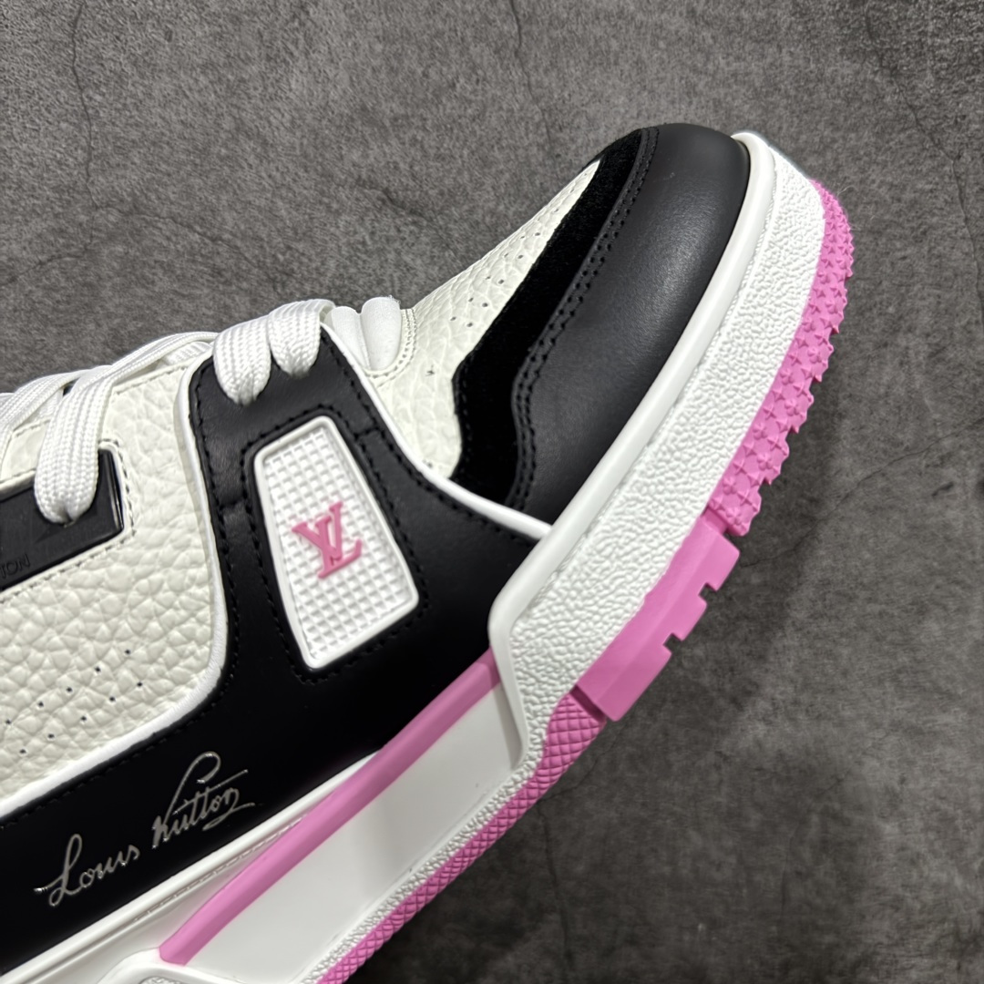 图片[6]-【天花板/Goat版】 市场最强版 没有之一的存在💪🏻 Louis Vuitton LV Trainer 系列全新版上架 手里有正品的可以对比下🆚懂货的看细节‼️ 此版品质是市场从未达到的新高度！ 整体版型 皮料 牛仔布的色差 压花纹路清晰度 后跟版型等等 都可以自行对比[机智]吊打市场所有货，怒甩十条街的那种，直接来正品对比图🆚，欢迎拿市场各大工厂的货来对比！ 尺码：35-45码-选品中心