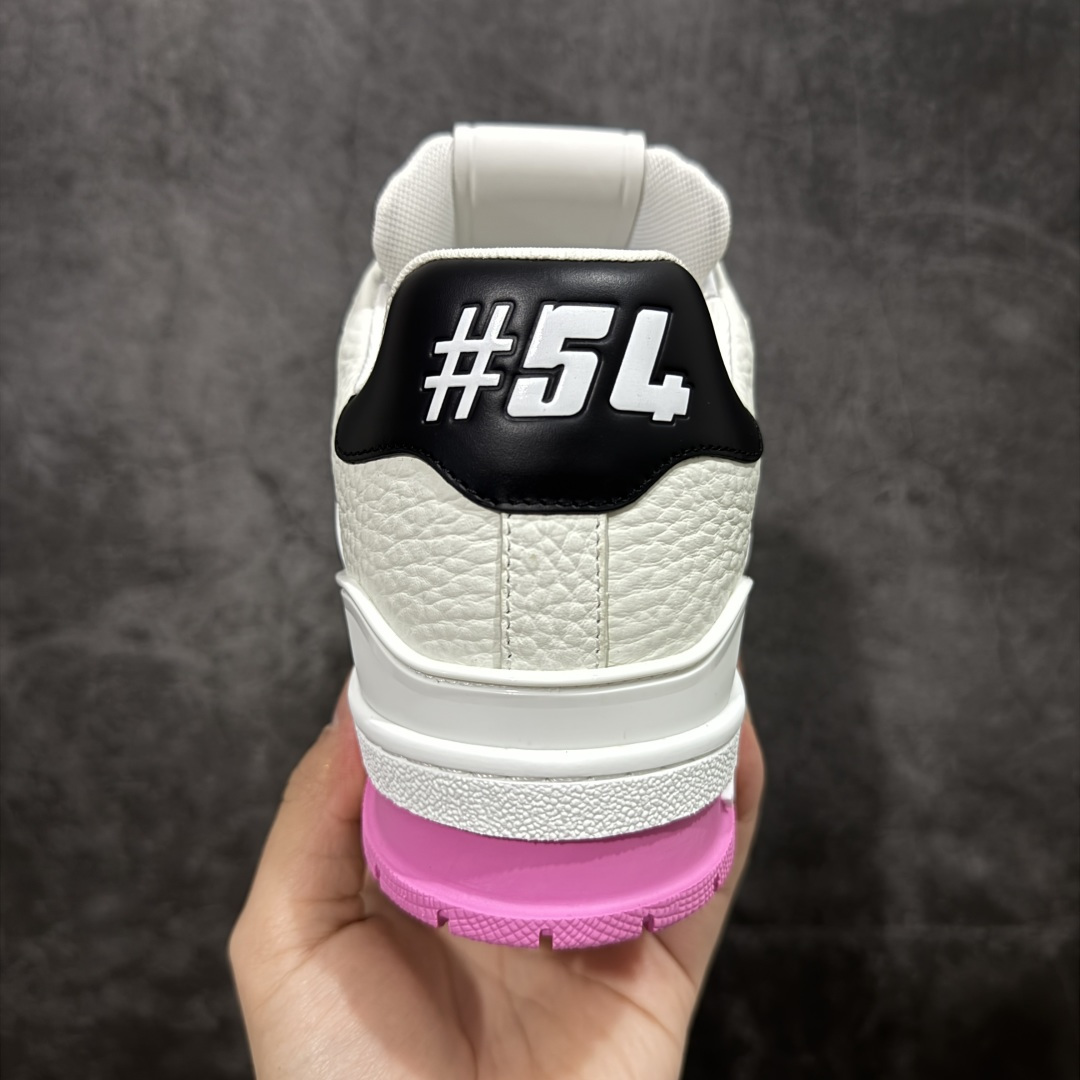 图片[4]-【天花板/Goat版】 市场最强版 没有之一的存在💪🏻 Louis Vuitton LV Trainer 系列全新版上架 手里有正品的可以对比下🆚懂货的看细节‼️ 此版品质是市场从未达到的新高度！ 整体版型 皮料 牛仔布的色差 压花纹路清晰度 后跟版型等等 都可以自行对比[机智]吊打市场所有货，怒甩十条街的那种，直接来正品对比图🆚，欢迎拿市场各大工厂的货来对比！ 尺码：35-45码-选品中心