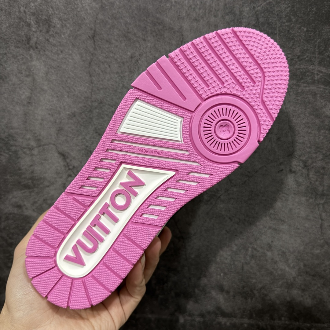 图片[9]-【天花板/Goat版】 市场最强版 没有之一的存在💪🏻 Louis Vuitton LV Trainer 系列全新版上架 手里有正品的可以对比下🆚懂货的看细节‼️ 此版品质是市场从未达到的新高度！ 整体版型 皮料 牛仔布的色差 压花纹路清晰度 后跟版型等等 都可以自行对比[机智]吊打市场所有货，怒甩十条街的那种，直接来正品对比图🆚，欢迎拿市场各大工厂的货来对比！ 尺码：35-45码-选品中心