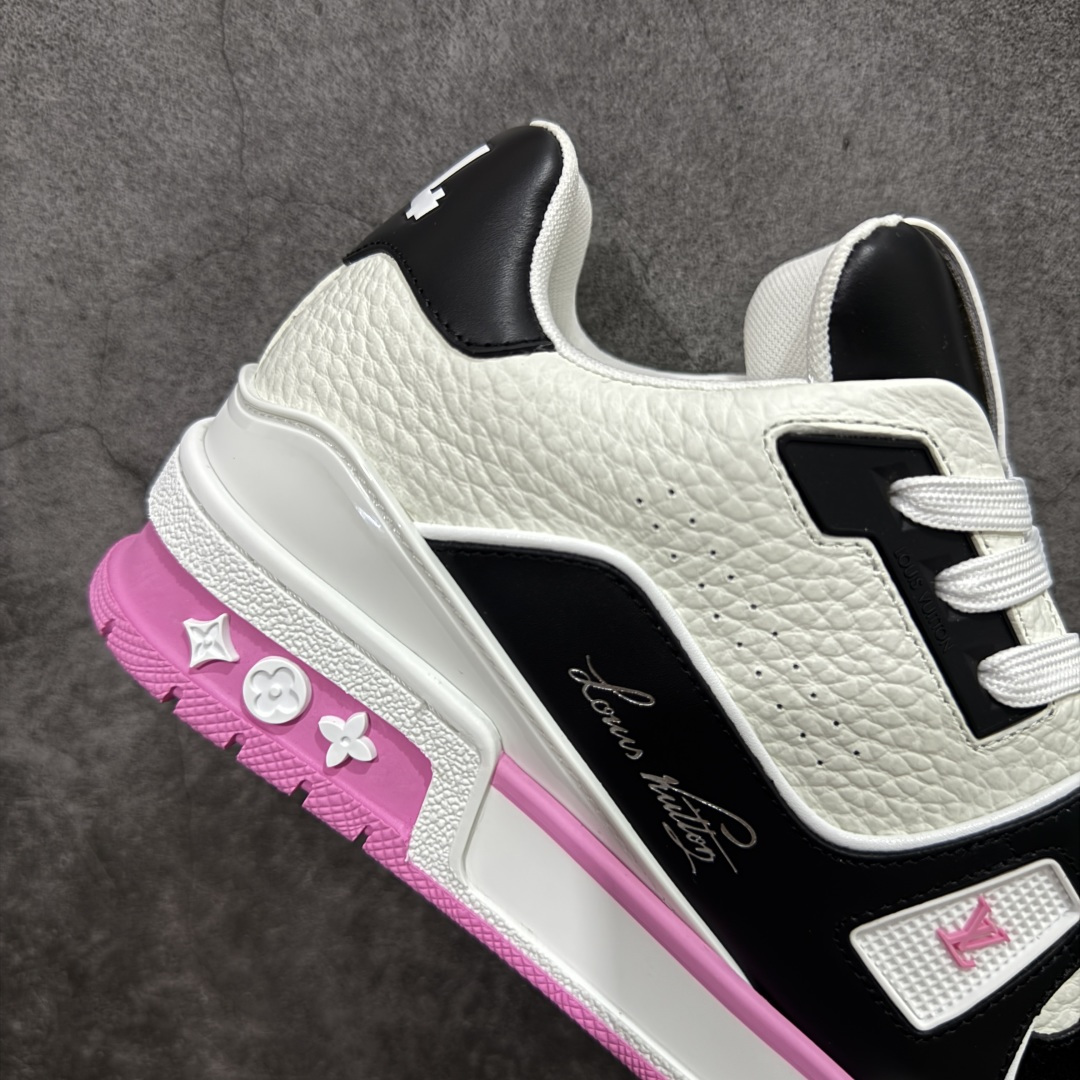 图片[7]-【天花板/Goat版】 市场最强版 没有之一的存在💪🏻 Louis Vuitton LV Trainer 系列全新版上架 手里有正品的可以对比下🆚懂货的看细节‼️ 此版品质是市场从未达到的新高度！ 整体版型 皮料 牛仔布的色差 压花纹路清晰度 后跟版型等等 都可以自行对比[机智]吊打市场所有货，怒甩十条街的那种，直接来正品对比图🆚，欢迎拿市场各大工厂的货来对比！ 尺码：35-45码-选品中心