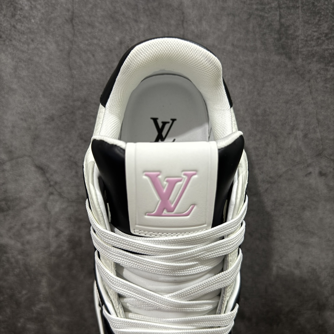 图片[8]-【天花板/Goat版】 市场最强版 没有之一的存在💪🏻 Louis Vuitton LV Trainer 系列全新版上架 手里有正品的可以对比下🆚懂货的看细节‼️ 此版品质是市场从未达到的新高度！ 整体版型 皮料 牛仔布的色差 压花纹路清晰度 后跟版型等等 都可以自行对比[机智]吊打市场所有货，怒甩十条街的那种，直接来正品对比图🆚，欢迎拿市场各大工厂的货来对比！ 尺码：35-45码-选品中心