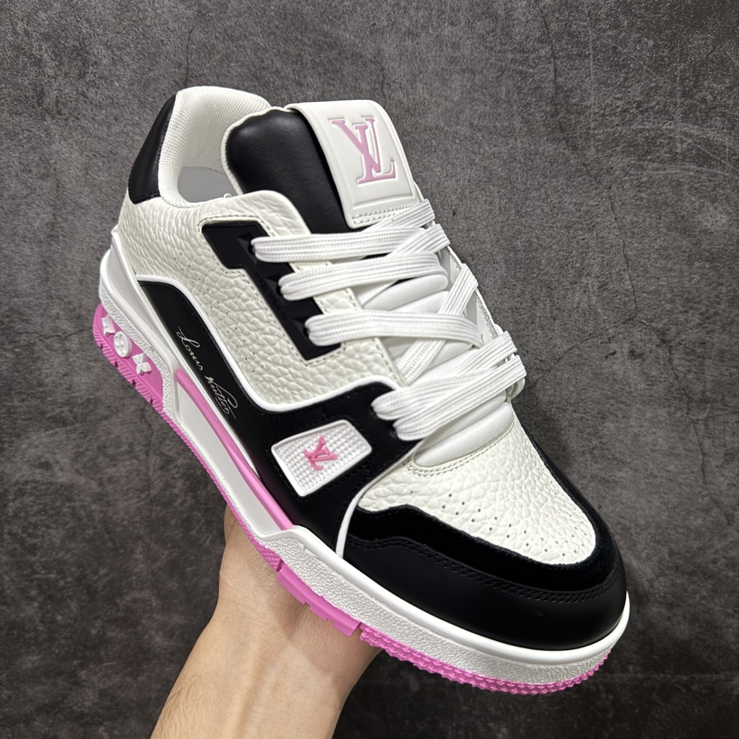 图片[3]-【天花板/Goat版】 市场最强版 没有之一的存在💪🏻 Louis Vuitton LV Trainer 系列全新版上架 手里有正品的可以对比下🆚懂货的看细节‼️ 此版品质是市场从未达到的新高度！ 整体版型 皮料 牛仔布的色差 压花纹路清晰度 后跟版型等等 都可以自行对比[机智]吊打市场所有货，怒甩十条街的那种，直接来正品对比图🆚，欢迎拿市场各大工厂的货来对比！ 尺码：35-45码-选品中心