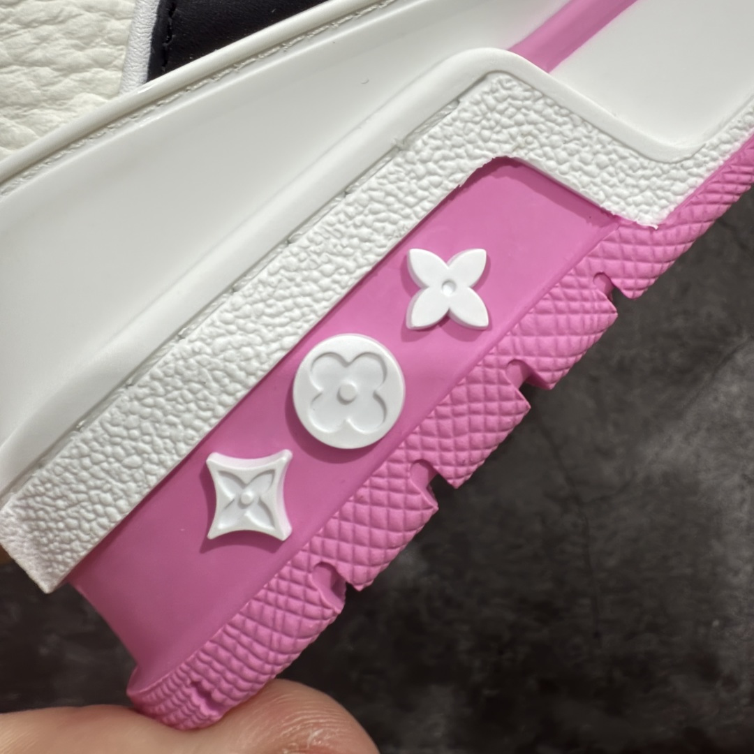 图片[3]-【天花板/Goat版】 市场最强版 没有之一的存在💪🏻 Louis Vuitton LV Trainer 系列全新版上架 手里有正品的可以对比下🆚懂货的看细节‼️ 此版品质是市场从未达到的新高度！ 整体版型 皮料 牛仔布的色差 压花纹路清晰度 后跟版型等等 都可以自行对比[机智]吊打市场所有货，怒甩十条街的那种，直接来正品对比图🆚，欢迎拿市场各大工厂的货来对比！ 尺码：35-45码-选品中心