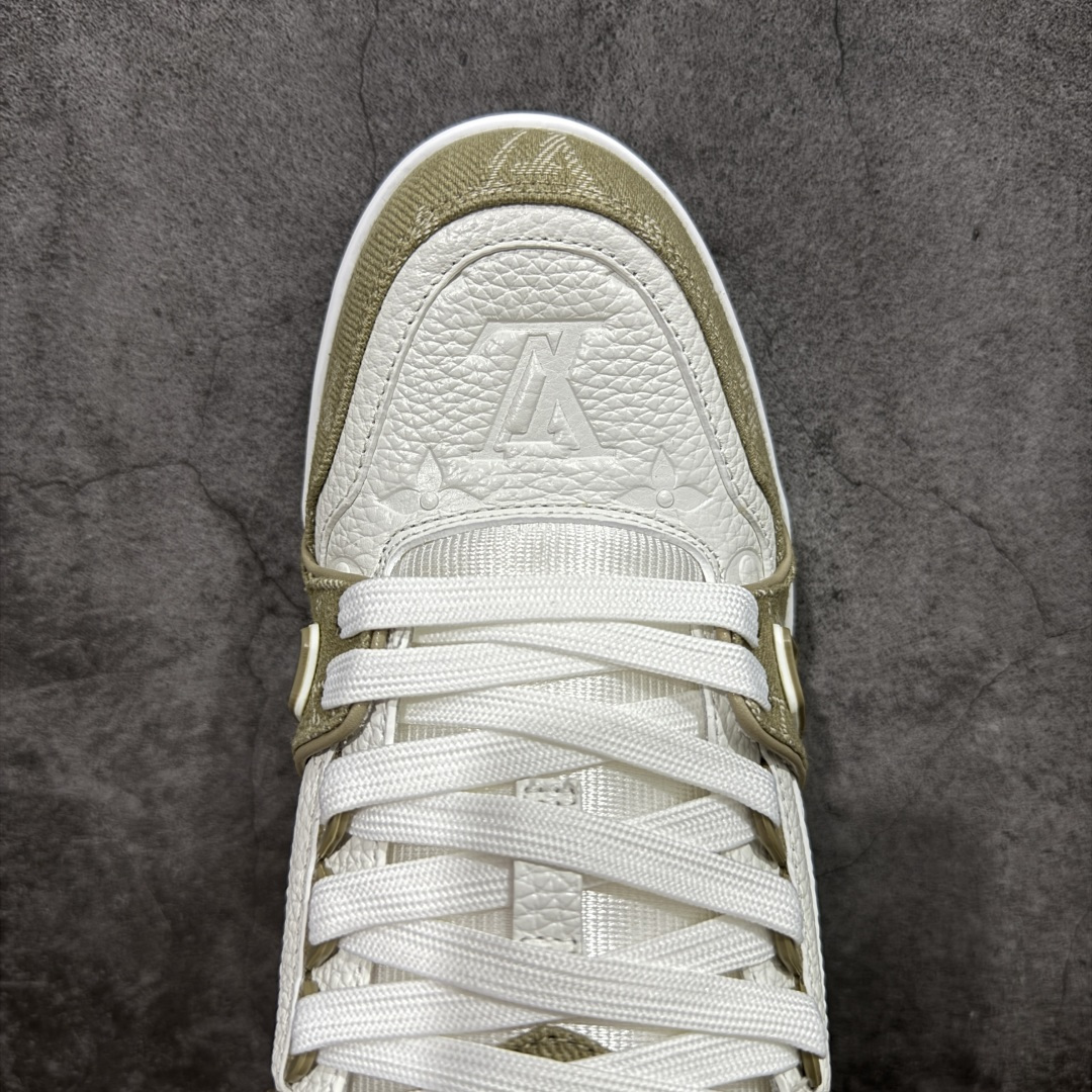 图片[5]-【天花板/Goat版】 市场最强版 没有之一的存在💪🏻 Louis Vuitton LV Trainer 系列全新版上架 手里有正品的可以对比下🆚懂货的看细节‼️ 此版品质是市场从未达到的新高度！ 整体版型 皮料 牛仔布的色差 压花纹路清晰度 后跟版型等等 都可以自行对比[机智]吊打市场所有货，怒甩十条街的那种，直接来正品对比图🆚，欢迎拿市场各大工厂的货来对比！ 尺码：35-45码-选品中心