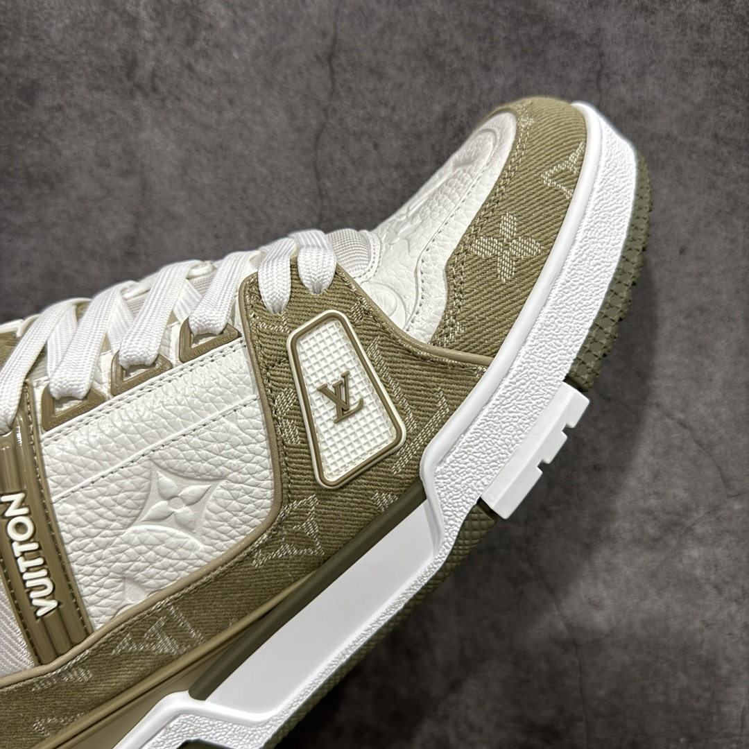 图片[6]-【天花板/Goat版】 市场最强版 没有之一的存在💪🏻 Louis Vuitton LV Trainer 系列全新版上架 手里有正品的可以对比下🆚懂货的看细节‼️ 此版品质是市场从未达到的新高度！ 整体版型 皮料 牛仔布的色差 压花纹路清晰度 后跟版型等等 都可以自行对比[机智]吊打市场所有货，怒甩十条街的那种，直接来正品对比图🆚，欢迎拿市场各大工厂的货来对比！ 尺码：35-45码-选品中心