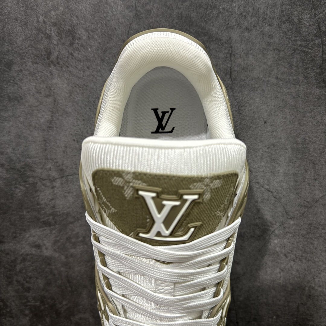 图片[8]-【天花板/Goat版】 市场最强版 没有之一的存在💪🏻 Louis Vuitton LV Trainer 系列全新版上架 手里有正品的可以对比下🆚懂货的看细节‼️ 此版品质是市场从未达到的新高度！ 整体版型 皮料 牛仔布的色差 压花纹路清晰度 后跟版型等等 都可以自行对比[机智]吊打市场所有货，怒甩十条街的那种，直接来正品对比图🆚，欢迎拿市场各大工厂的货来对比！ 尺码：35-45码-选品中心