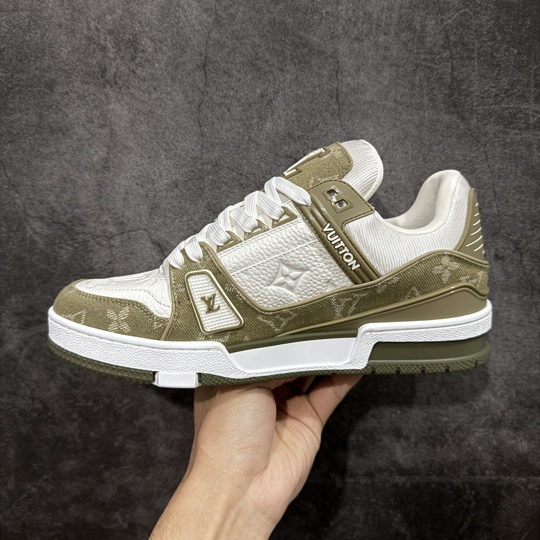 图片[2]-【天花板/Goat版】 市场最强版 没有之一的存在💪🏻 Louis Vuitton LV Trainer 系列全新版上架 手里有正品的可以对比下🆚懂货的看细节‼️ 此版品质是市场从未达到的新高度！ 整体版型 皮料 牛仔布的色差 压花纹路清晰度 后跟版型等等 都可以自行对比[机智]吊打市场所有货，怒甩十条街的那种，直接来正品对比图🆚，欢迎拿市场各大工厂的货来对比！ 尺码：35-45码-选品中心