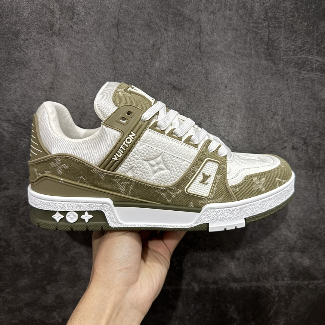 【天花板/Goat版】 市场最强版 没有之一的存在💪🏻 Louis Vuitton LV Trainer 系列全新版上架 手里有正品的可以对比下🆚懂货的看细节‼️ 此版品质是市场从未达到的新高度！ 整体版型 皮料 牛仔布的色差 压花纹路清晰度 后跟版型等等 都可以自行对比[机智]吊打市场所有货，怒甩十条街的那种，直接来正品对比图🆚，欢迎拿市场各大工厂的货来对比！ 尺码：35-45码-选品中心