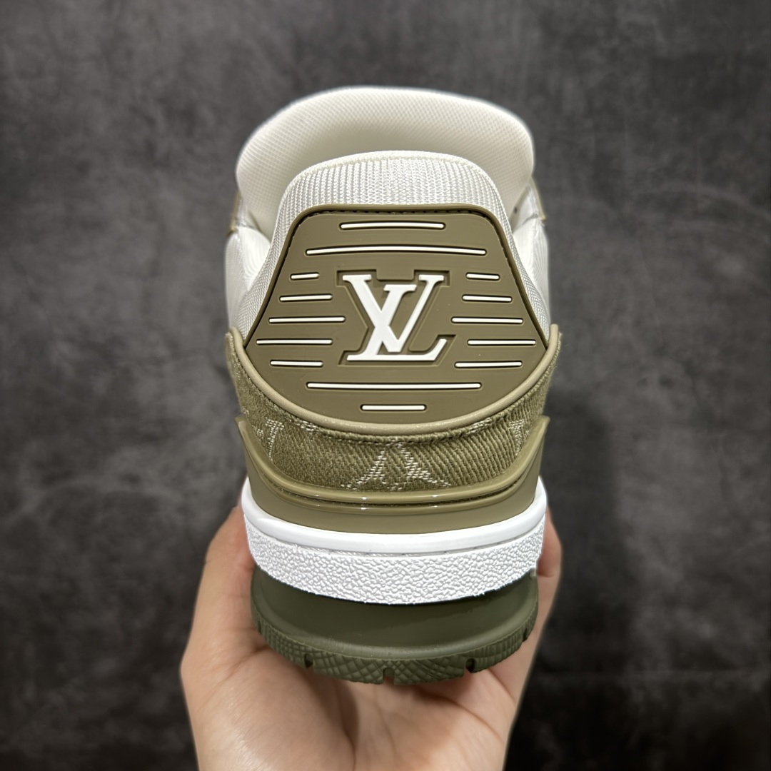 图片[4]-【天花板/Goat版】 市场最强版 没有之一的存在💪🏻 Louis Vuitton LV Trainer 系列全新版上架 手里有正品的可以对比下🆚懂货的看细节‼️ 此版品质是市场从未达到的新高度！ 整体版型 皮料 牛仔布的色差 压花纹路清晰度 后跟版型等等 都可以自行对比[机智]吊打市场所有货，怒甩十条街的那种，直接来正品对比图🆚，欢迎拿市场各大工厂的货来对比！ 尺码：35-45码-选品中心