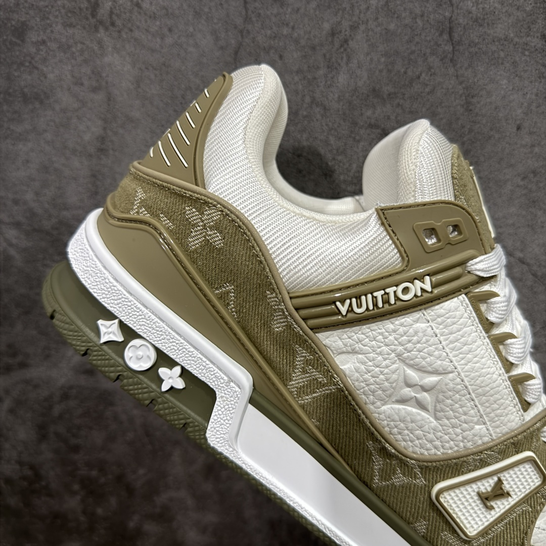 图片[7]-【天花板/Goat版】 市场最强版 没有之一的存在💪🏻 Louis Vuitton LV Trainer 系列全新版上架 手里有正品的可以对比下🆚懂货的看细节‼️ 此版品质是市场从未达到的新高度！ 整体版型 皮料 牛仔布的色差 压花纹路清晰度 后跟版型等等 都可以自行对比[机智]吊打市场所有货，怒甩十条街的那种，直接来正品对比图🆚，欢迎拿市场各大工厂的货来对比！ 尺码：35-45码-选品中心