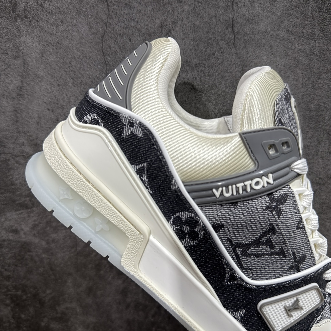 图片[7]-【天花板/Goat版】 市场最强版 没有之一的存在💪🏻 Louis Vuitton LV Trainer 系列全新版上架 手里有正品的可以对比下🆚懂货的看细节‼️ 此版品质是市场从未达到的新高度！ 整体版型 皮料 牛仔布的色差 压花纹路清晰度 后跟版型等等 都可以自行对比[机智]吊打市场所有货，怒甩十条街的那种，直接来正品对比图🆚，欢迎拿市场各大工厂的货来对比！ 尺码：35-45码-选品中心