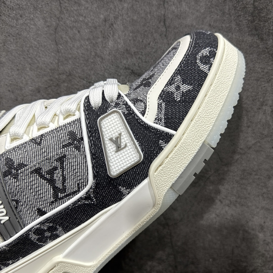 图片[6]-【天花板/Goat版】 市场最强版 没有之一的存在💪🏻 Louis Vuitton LV Trainer 系列全新版上架 手里有正品的可以对比下🆚懂货的看细节‼️ 此版品质是市场从未达到的新高度！ 整体版型 皮料 牛仔布的色差 压花纹路清晰度 后跟版型等等 都可以自行对比[机智]吊打市场所有货，怒甩十条街的那种，直接来正品对比图🆚，欢迎拿市场各大工厂的货来对比！ 尺码：35-45码-选品中心