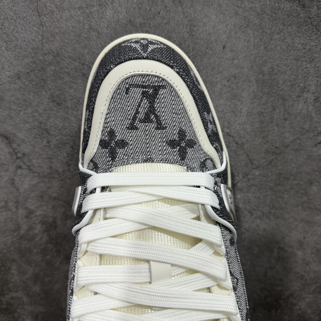 图片[5]-【天花板/Goat版】 市场最强版 没有之一的存在💪🏻 Louis Vuitton LV Trainer 系列全新版上架 手里有正品的可以对比下🆚懂货的看细节‼️ 此版品质是市场从未达到的新高度！ 整体版型 皮料 牛仔布的色差 压花纹路清晰度 后跟版型等等 都可以自行对比[机智]吊打市场所有货，怒甩十条街的那种，直接来正品对比图🆚，欢迎拿市场各大工厂的货来对比！ 尺码：35-45码-选品中心