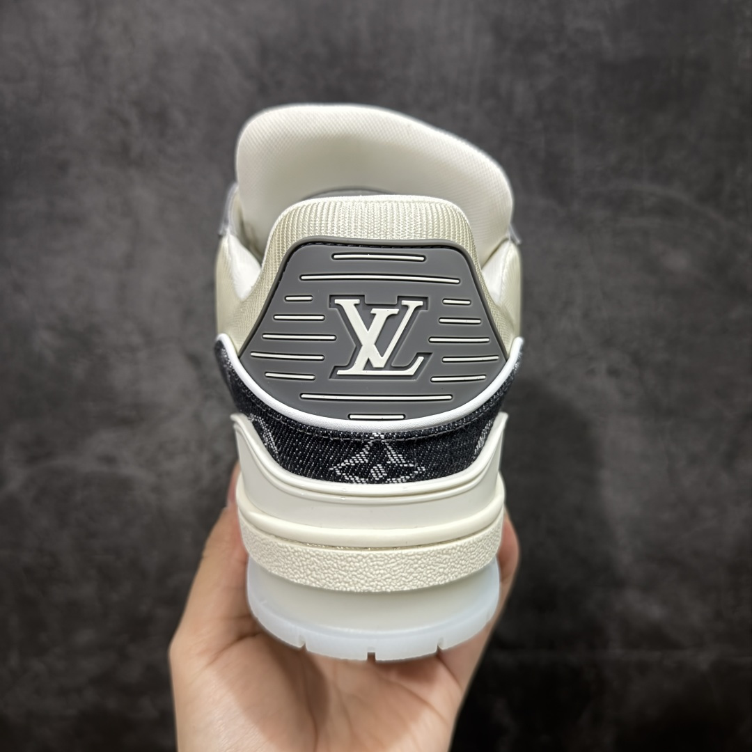 图片[4]-【天花板/Goat版】 市场最强版 没有之一的存在💪🏻 Louis Vuitton LV Trainer 系列全新版上架 手里有正品的可以对比下🆚懂货的看细节‼️ 此版品质是市场从未达到的新高度！ 整体版型 皮料 牛仔布的色差 压花纹路清晰度 后跟版型等等 都可以自行对比[机智]吊打市场所有货，怒甩十条街的那种，直接来正品对比图🆚，欢迎拿市场各大工厂的货来对比！ 尺码：35-45码-选品中心