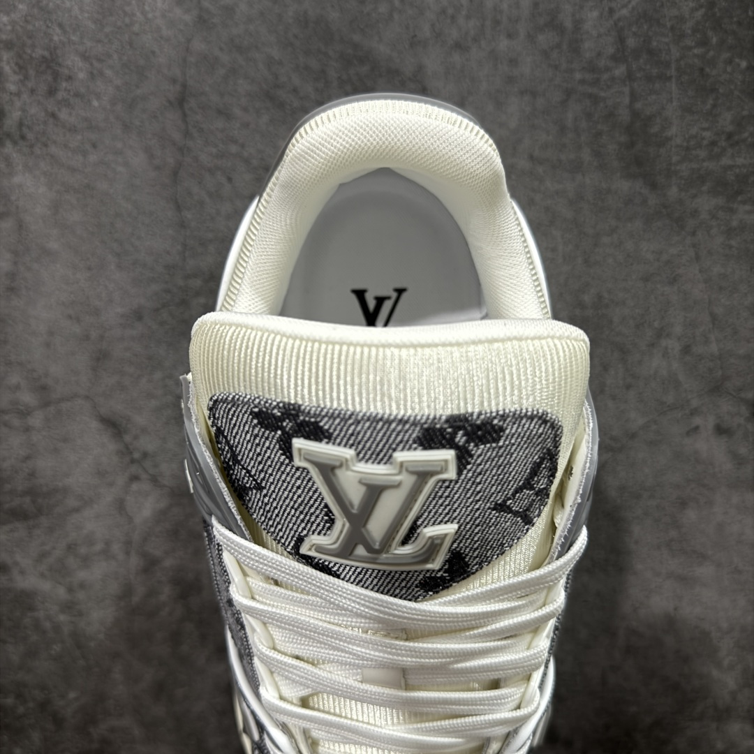 图片[8]-【天花板/Goat版】 市场最强版 没有之一的存在💪🏻 Louis Vuitton LV Trainer 系列全新版上架 手里有正品的可以对比下🆚懂货的看细节‼️ 此版品质是市场从未达到的新高度！ 整体版型 皮料 牛仔布的色差 压花纹路清晰度 后跟版型等等 都可以自行对比[机智]吊打市场所有货，怒甩十条街的那种，直接来正品对比图🆚，欢迎拿市场各大工厂的货来对比！ 尺码：35-45码-选品中心