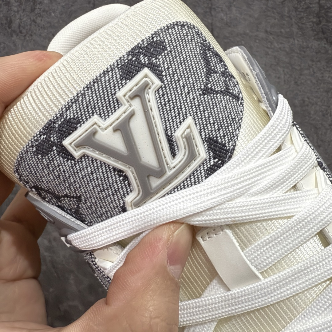 图片[6]-【天花板/Goat版】 市场最强版 没有之一的存在💪🏻 Louis Vuitton LV Trainer 系列全新版上架 手里有正品的可以对比下🆚懂货的看细节‼️ 此版品质是市场从未达到的新高度！ 整体版型 皮料 牛仔布的色差 压花纹路清晰度 后跟版型等等 都可以自行对比[机智]吊打市场所有货，怒甩十条街的那种，直接来正品对比图🆚，欢迎拿市场各大工厂的货来对比！ 尺码：35-45码-选品中心