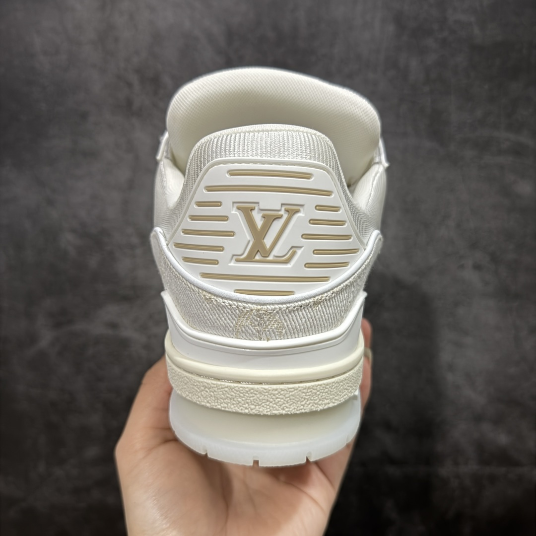 图片[4]-【天花板/Goat版】 市场最强版 没有之一的存在💪🏻 Louis Vuitton LV Trainer 系列全新版上架 手里有正品的可以对比下🆚懂货的看细节‼️ 此版品质是市场从未达到的新高度！ 整体版型 皮料 牛仔布的色差 压花纹路清晰度 后跟版型等等 都可以自行对比[机智]吊打市场所有货，怒甩十条街的那种，直接来正品对比图🆚，欢迎拿市场各大工厂的货来对比！ 尺码：35-45码-选品中心