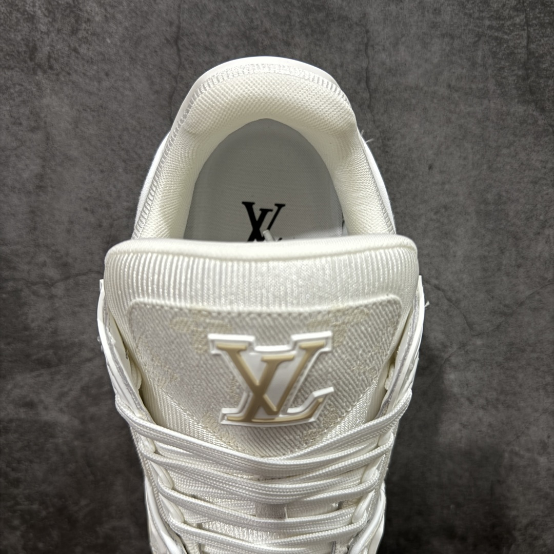 图片[8]-【天花板/Goat版】 市场最强版 没有之一的存在💪🏻 Louis Vuitton LV Trainer 系列全新版上架 手里有正品的可以对比下🆚懂货的看细节‼️ 此版品质是市场从未达到的新高度！ 整体版型 皮料 牛仔布的色差 压花纹路清晰度 后跟版型等等 都可以自行对比[机智]吊打市场所有货，怒甩十条街的那种，直接来正品对比图🆚，欢迎拿市场各大工厂的货来对比！ 尺码：35-45码-选品中心