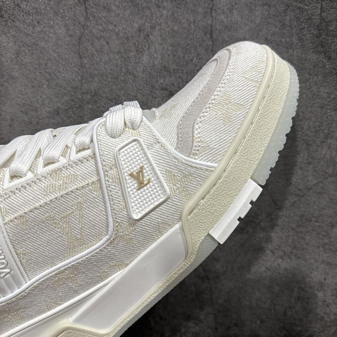 图片[6]-【天花板/Goat版】 市场最强版 没有之一的存在💪🏻 Louis Vuitton LV Trainer 系列全新版上架 手里有正品的可以对比下🆚懂货的看细节‼️ 此版品质是市场从未达到的新高度！ 整体版型 皮料 牛仔布的色差 压花纹路清晰度 后跟版型等等 都可以自行对比[机智]吊打市场所有货，怒甩十条街的那种，直接来正品对比图🆚，欢迎拿市场各大工厂的货来对比！ 尺码：35-45码-选品中心