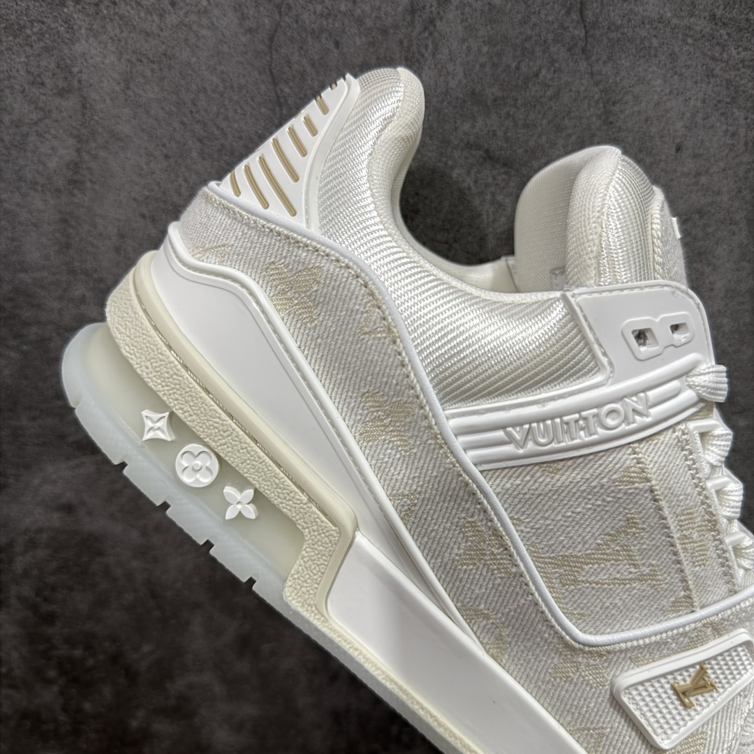 图片[7]-【天花板/Goat版】 市场最强版 没有之一的存在💪🏻 Louis Vuitton LV Trainer 系列全新版上架 手里有正品的可以对比下🆚懂货的看细节‼️ 此版品质是市场从未达到的新高度！ 整体版型 皮料 牛仔布的色差 压花纹路清晰度 后跟版型等等 都可以自行对比[机智]吊打市场所有货，怒甩十条街的那种，直接来正品对比图🆚，欢迎拿市场各大工厂的货来对比！ 尺码：35-45码-选品中心