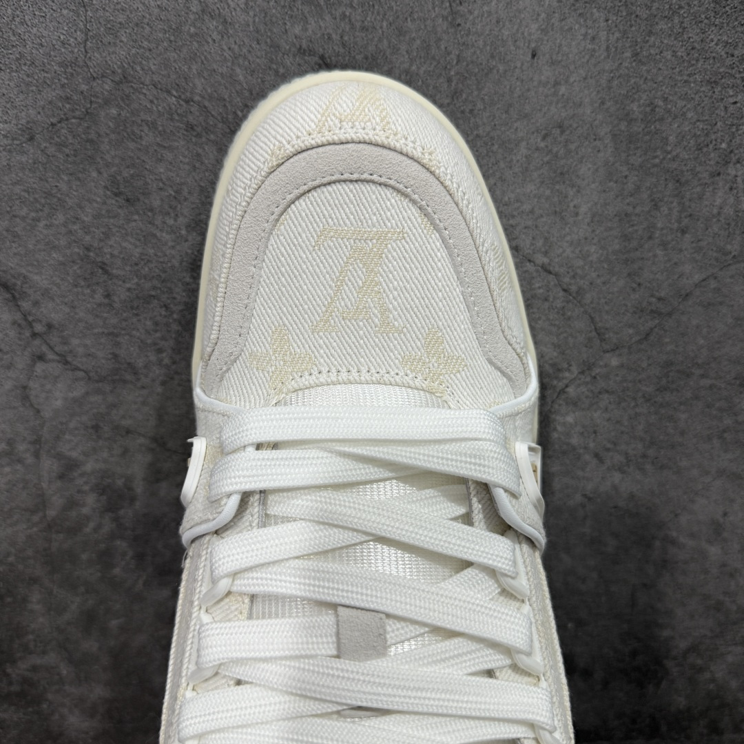 图片[5]-【天花板/Goat版】 市场最强版 没有之一的存在💪🏻 Louis Vuitton LV Trainer 系列全新版上架 手里有正品的可以对比下🆚懂货的看细节‼️ 此版品质是市场从未达到的新高度！ 整体版型 皮料 牛仔布的色差 压花纹路清晰度 后跟版型等等 都可以自行对比[机智]吊打市场所有货，怒甩十条街的那种，直接来正品对比图🆚，欢迎拿市场各大工厂的货来对比！ 尺码：35-45码-选品中心