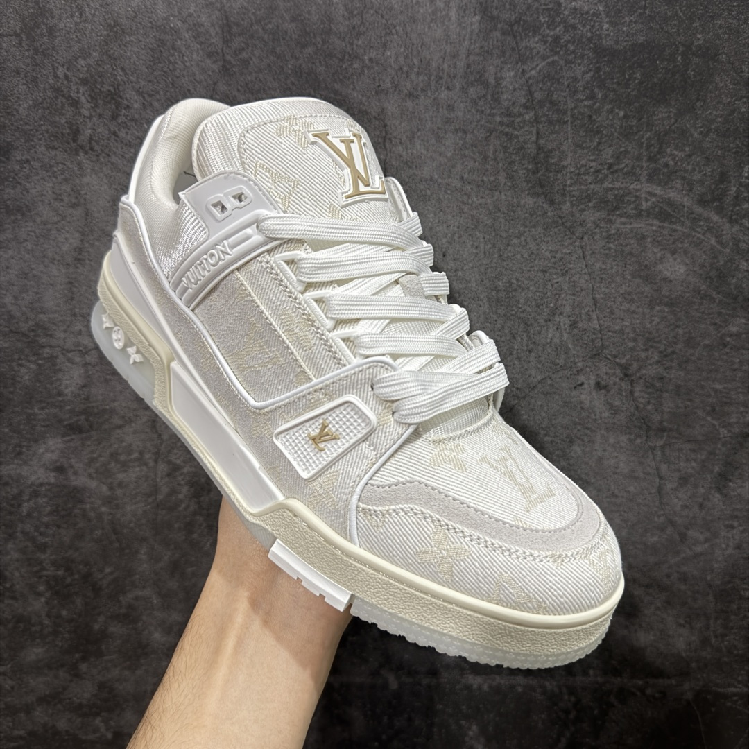 图片[3]-【天花板/Goat版】 市场最强版 没有之一的存在💪🏻 Louis Vuitton LV Trainer 系列全新版上架 手里有正品的可以对比下🆚懂货的看细节‼️ 此版品质是市场从未达到的新高度！ 整体版型 皮料 牛仔布的色差 压花纹路清晰度 后跟版型等等 都可以自行对比[机智]吊打市场所有货，怒甩十条街的那种，直接来正品对比图🆚，欢迎拿市场各大工厂的货来对比！ 尺码：35-45码-选品中心