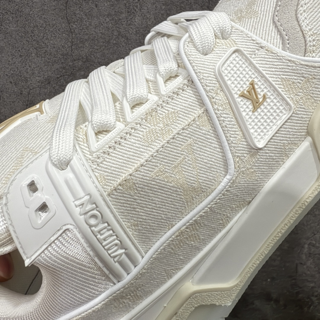 图片[4]-【天花板/Goat版】 市场最强版 没有之一的存在💪🏻 Louis Vuitton LV Trainer 系列全新版上架 手里有正品的可以对比下🆚懂货的看细节‼️ 此版品质是市场从未达到的新高度！ 整体版型 皮料 牛仔布的色差 压花纹路清晰度 后跟版型等等 都可以自行对比[机智]吊打市场所有货，怒甩十条街的那种，直接来正品对比图🆚，欢迎拿市场各大工厂的货来对比！ 尺码：35-45码-选品中心