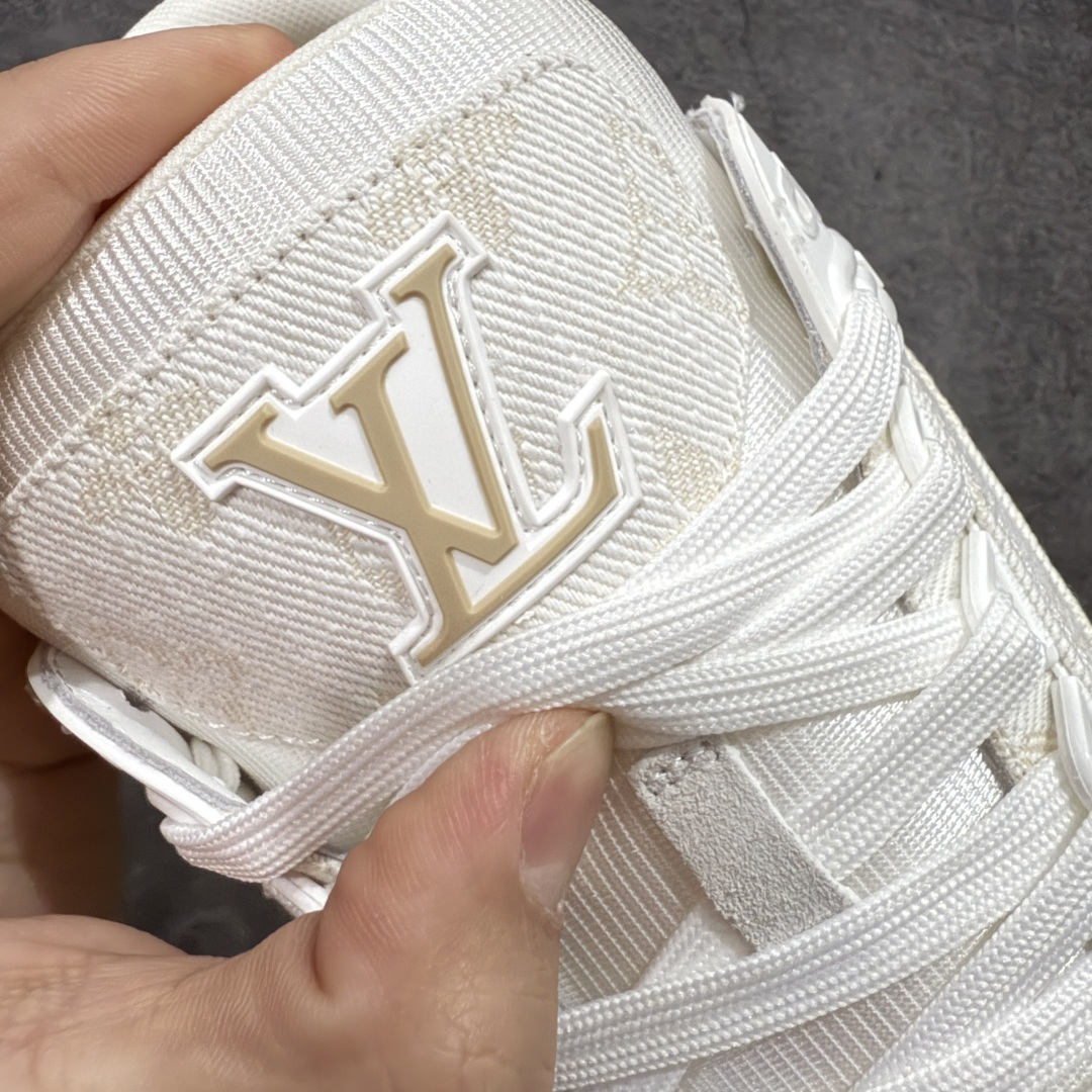 图片[6]-【天花板/Goat版】 市场最强版 没有之一的存在💪🏻 Louis Vuitton LV Trainer 系列全新版上架 手里有正品的可以对比下🆚懂货的看细节‼️ 此版品质是市场从未达到的新高度！ 整体版型 皮料 牛仔布的色差 压花纹路清晰度 后跟版型等等 都可以自行对比[机智]吊打市场所有货，怒甩十条街的那种，直接来正品对比图🆚，欢迎拿市场各大工厂的货来对比！ 尺码：35-45码-选品中心