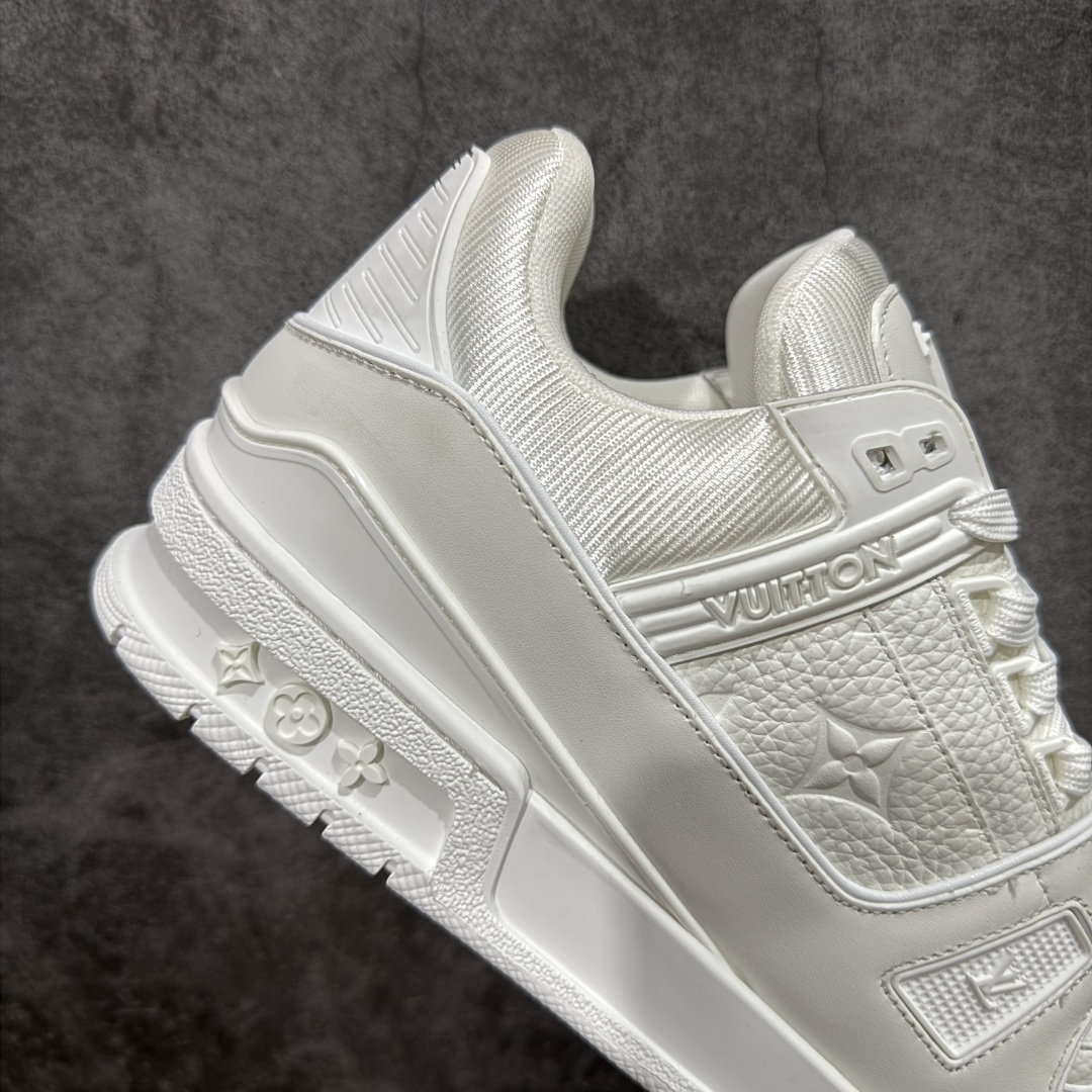 图片[7]-【天花板/Goat版】 市场最强版 没有之一的存在💪🏻 Louis Vuitton LV Trainer 系列全新版上架 手里有正品的可以对比下🆚懂货的看细节‼️ 此版品质是市场从未达到的新高度！ 整体版型 皮料 牛仔布的色差 压花纹路清晰度 后跟版型等等 都可以自行对比[机智]吊打市场所有货，怒甩十条街的那种，直接来正品对比图🆚，欢迎拿市场各大工厂的货来对比！ 尺码：35-45码-选品中心