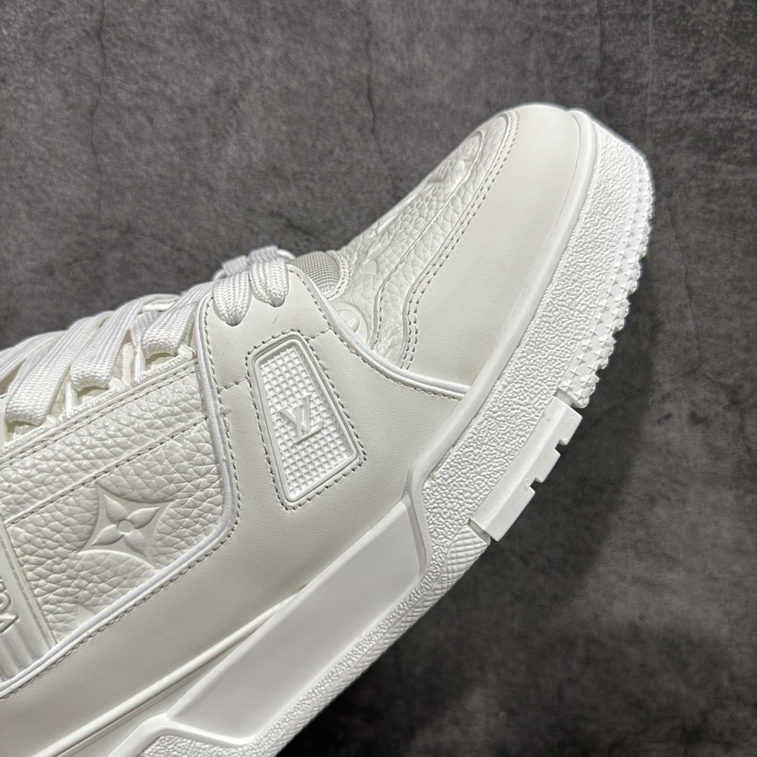 图片[6]-【天花板/Goat版】 市场最强版 没有之一的存在💪🏻 Louis Vuitton LV Trainer 系列全新版上架 手里有正品的可以对比下🆚懂货的看细节‼️ 此版品质是市场从未达到的新高度！ 整体版型 皮料 牛仔布的色差 压花纹路清晰度 后跟版型等等 都可以自行对比[机智]吊打市场所有货，怒甩十条街的那种，直接来正品对比图🆚，欢迎拿市场各大工厂的货来对比！ 尺码：35-45码-选品中心