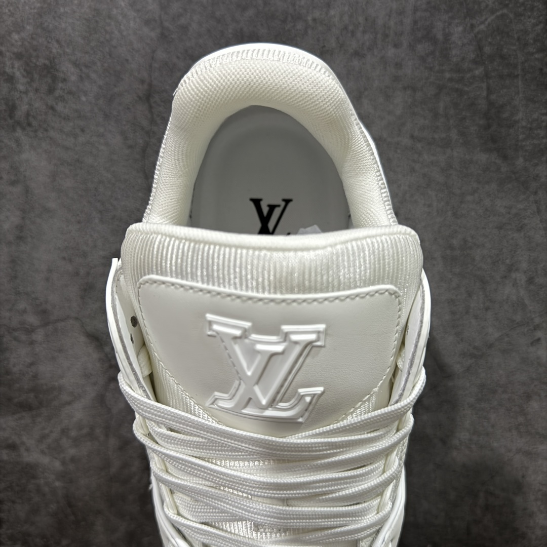 图片[8]-【天花板/Goat版】 市场最强版 没有之一的存在💪🏻 Louis Vuitton LV Trainer 系列全新版上架 手里有正品的可以对比下🆚懂货的看细节‼️ 此版品质是市场从未达到的新高度！ 整体版型 皮料 牛仔布的色差 压花纹路清晰度 后跟版型等等 都可以自行对比[机智]吊打市场所有货，怒甩十条街的那种，直接来正品对比图🆚，欢迎拿市场各大工厂的货来对比！ 尺码：35-45码-选品中心