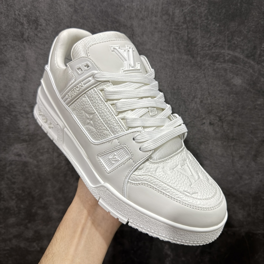 图片[3]-【天花板/Goat版】 市场最强版 没有之一的存在💪🏻 Louis Vuitton LV Trainer 系列全新版上架 手里有正品的可以对比下🆚懂货的看细节‼️ 此版品质是市场从未达到的新高度！ 整体版型 皮料 牛仔布的色差 压花纹路清晰度 后跟版型等等 都可以自行对比[机智]吊打市场所有货，怒甩十条街的那种，直接来正品对比图🆚，欢迎拿市场各大工厂的货来对比！ 尺码：35-45码-选品中心