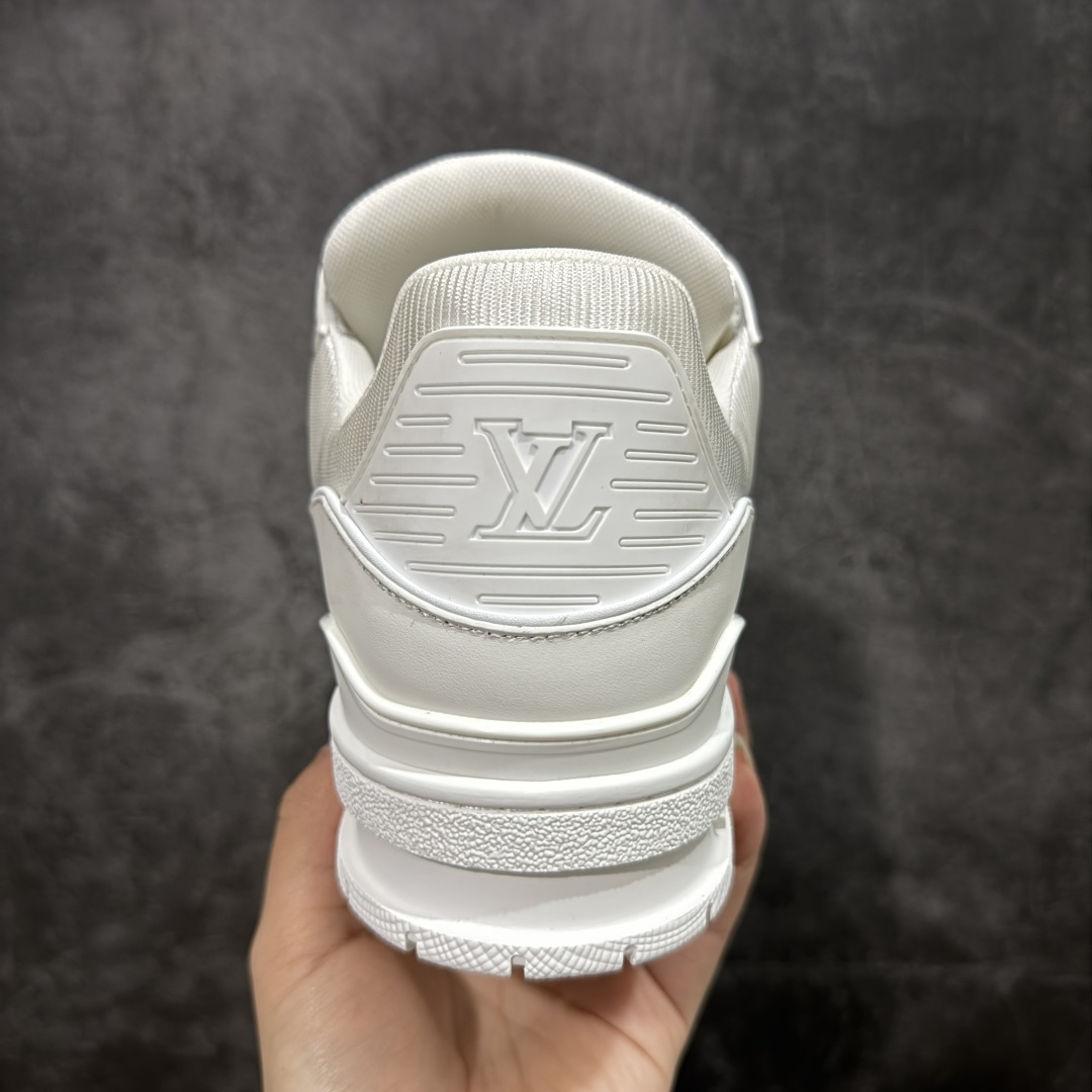 图片[4]-【天花板/Goat版】 市场最强版 没有之一的存在💪🏻 Louis Vuitton LV Trainer 系列全新版上架 手里有正品的可以对比下🆚懂货的看细节‼️ 此版品质是市场从未达到的新高度！ 整体版型 皮料 牛仔布的色差 压花纹路清晰度 后跟版型等等 都可以自行对比[机智]吊打市场所有货，怒甩十条街的那种，直接来正品对比图🆚，欢迎拿市场各大工厂的货来对比！ 尺码：35-45码-选品中心