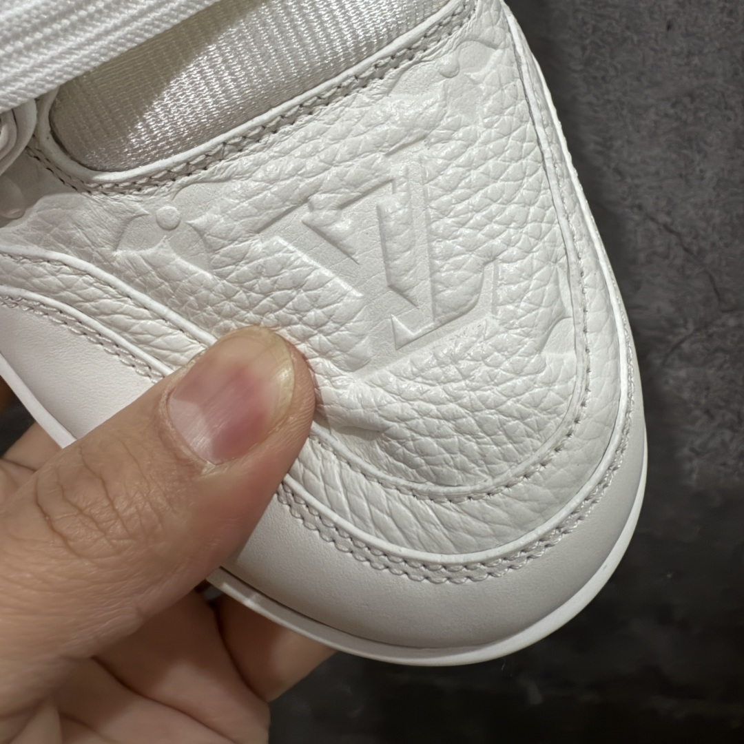 图片[5]-【天花板/Goat版】 市场最强版 没有之一的存在💪🏻 Louis Vuitton LV Trainer 系列全新版上架 手里有正品的可以对比下🆚懂货的看细节‼️ 此版品质是市场从未达到的新高度！ 整体版型 皮料 牛仔布的色差 压花纹路清晰度 后跟版型等等 都可以自行对比[机智]吊打市场所有货，怒甩十条街的那种，直接来正品对比图🆚，欢迎拿市场各大工厂的货来对比！ 尺码：35-45码-选品中心