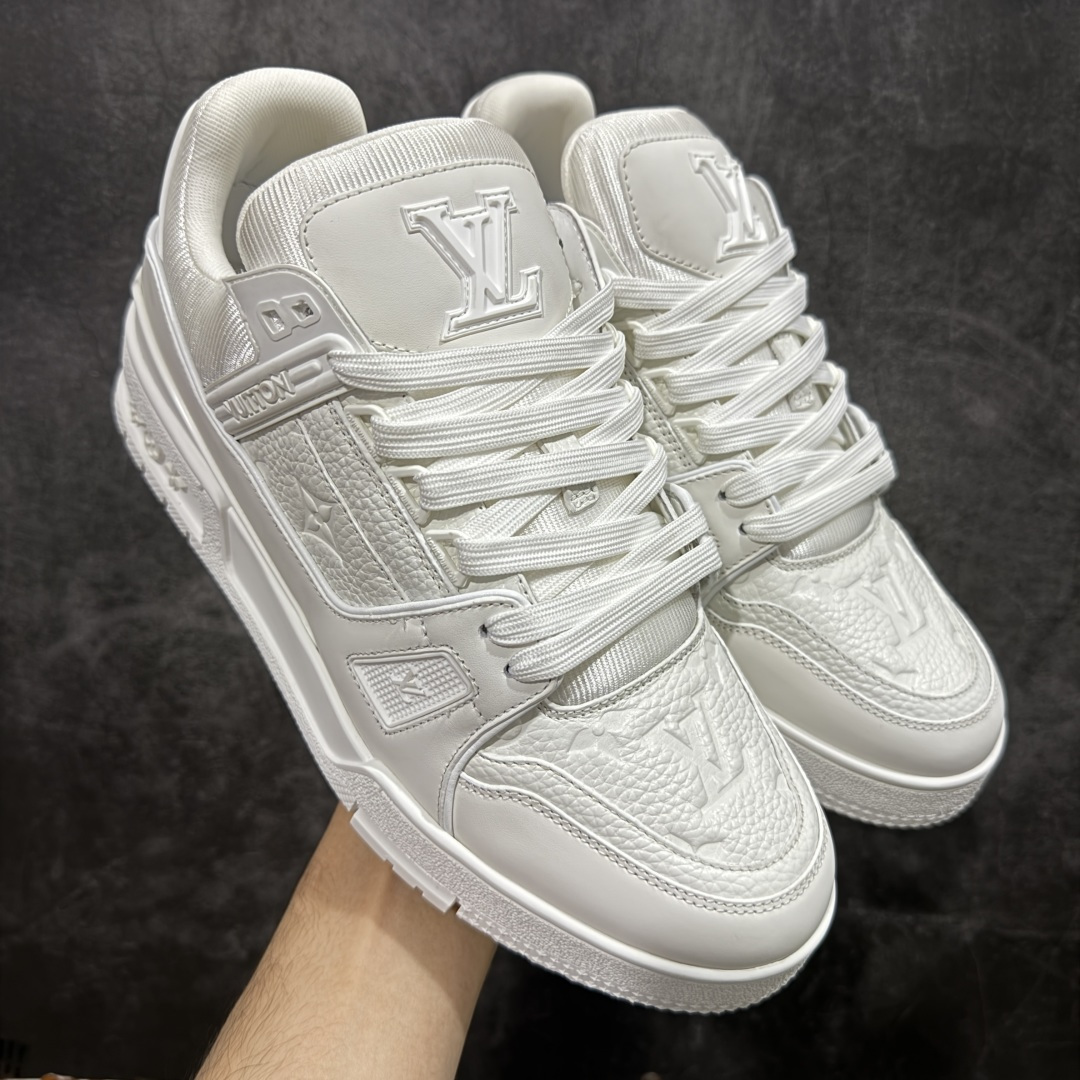 【天花板/Goat版】 市场最强版 没有之一的存在💪🏻 Louis Vuitton LV Trainer 系列全新版上架 手里有正品的可以对比下🆚懂货的看细节‼️ 此版品质是市场从未达到的新高度！ 整体版型 皮料 牛仔布的色差 压花纹路清晰度 后跟版型等等 都可以自行对比[机智]吊打市场所有货，怒甩十条街的那种，直接来正品对比图🆚，欢迎拿市场各大工厂的货来对比！ 尺码：35-45码-选品中心