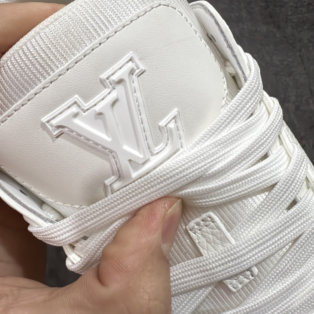 图片[6]-【天花板/Goat版】 市场最强版 没有之一的存在💪🏻 Louis Vuitton LV Trainer 系列全新版上架 手里有正品的可以对比下🆚懂货的看细节‼️ 此版品质是市场从未达到的新高度！ 整体版型 皮料 牛仔布的色差 压花纹路清晰度 后跟版型等等 都可以自行对比[机智]吊打市场所有货，怒甩十条街的那种，直接来正品对比图🆚，欢迎拿市场各大工厂的货来对比！ 尺码：35-45码-选品中心