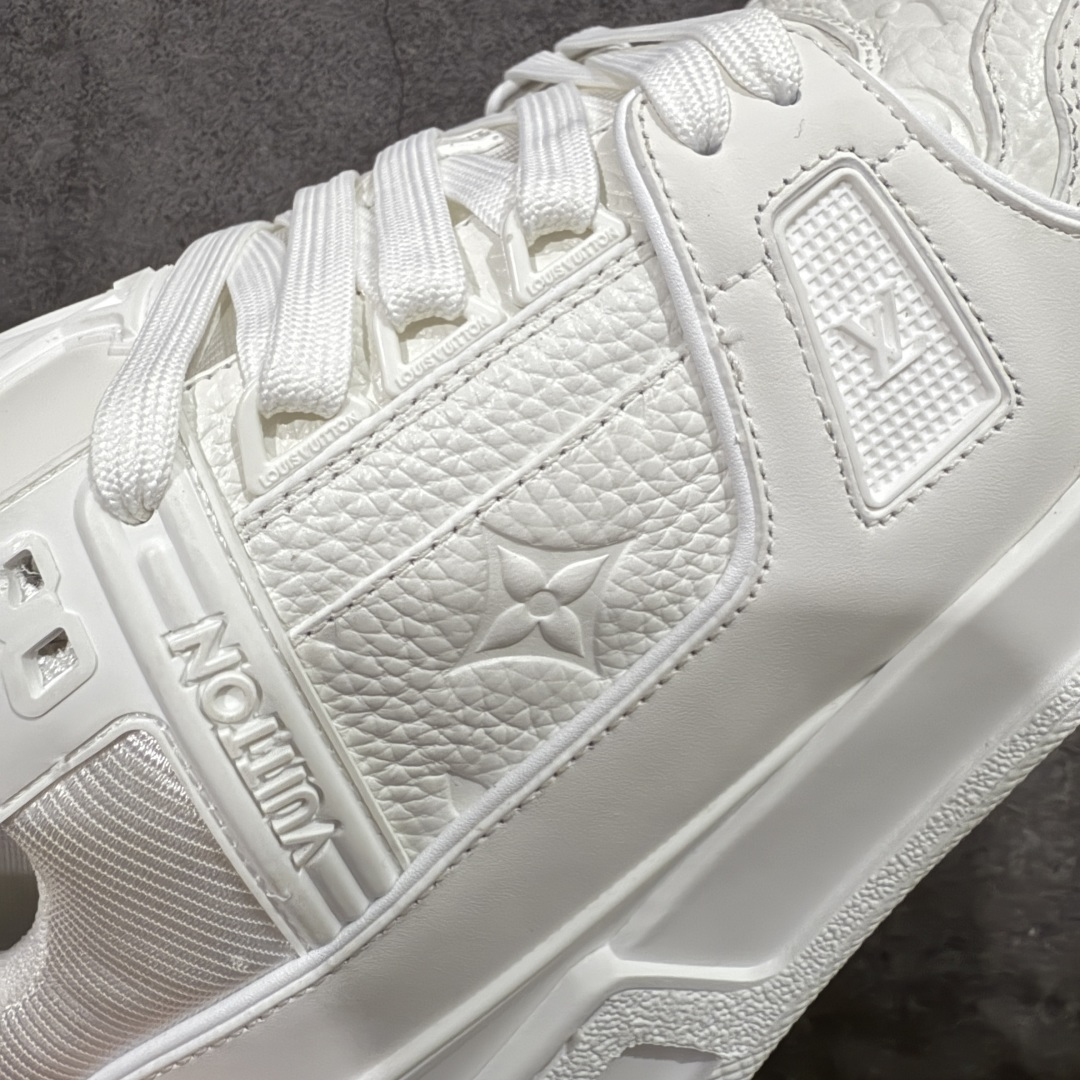 图片[4]-【天花板/Goat版】 市场最强版 没有之一的存在💪🏻 Louis Vuitton LV Trainer 系列全新版上架 手里有正品的可以对比下🆚懂货的看细节‼️ 此版品质是市场从未达到的新高度！ 整体版型 皮料 牛仔布的色差 压花纹路清晰度 后跟版型等等 都可以自行对比[机智]吊打市场所有货，怒甩十条街的那种，直接来正品对比图🆚，欢迎拿市场各大工厂的货来对比！ 尺码：35-45码-选品中心