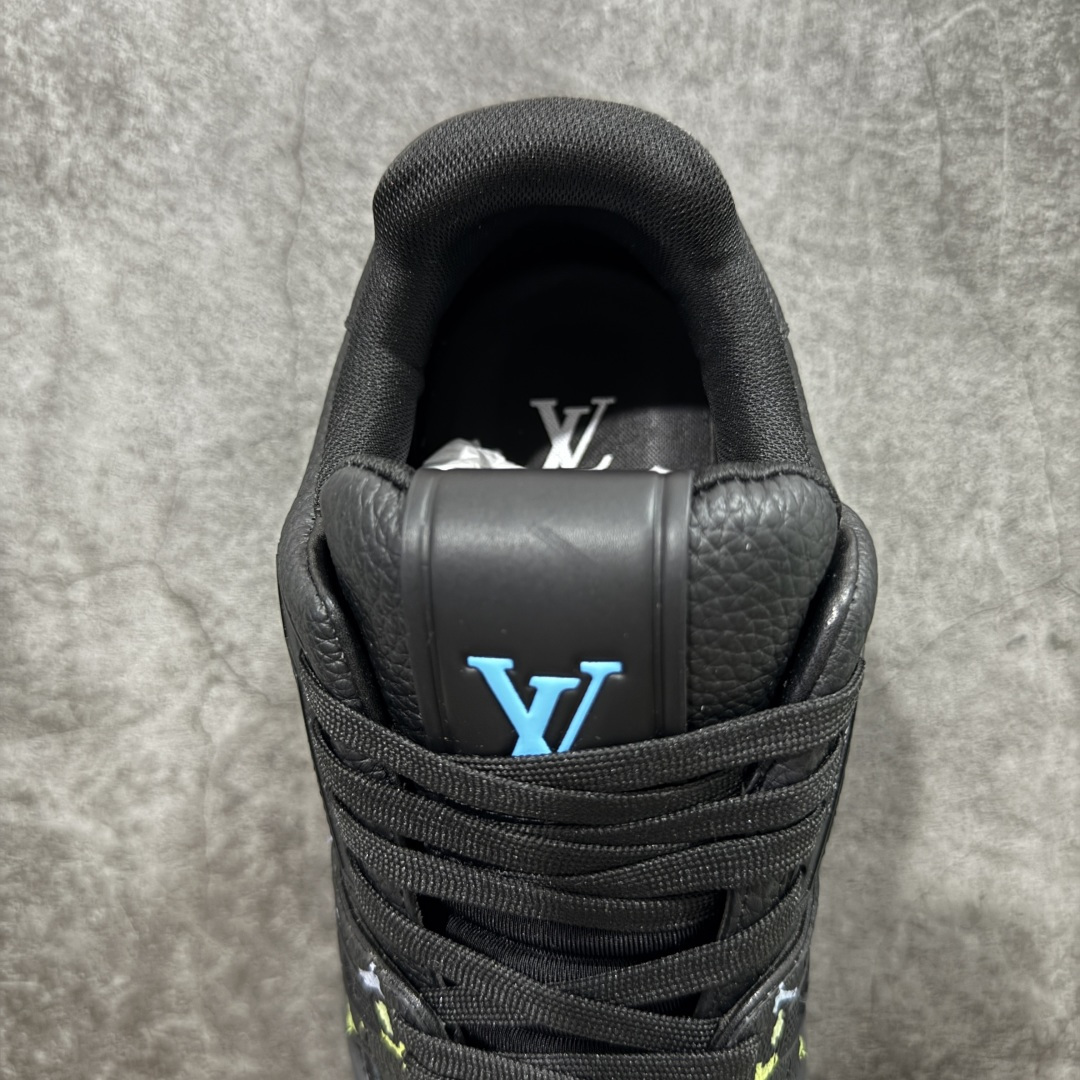 图片[8]-【YS纯原】广奢高端货 LOUIS VUITTON 路易威登 LV Trainer 牛皮革 新款彩色渐变 ✦ 原楦原纸版开模，鞋型立体饱满 ✦ 零毛边、零溢胶、零线头瑕疵 ✦ 细节与原版一致 区分市面通货 ✦ 多层叠片＋电脑针车，针距密度一致 ✦ Monogram浮雕＋3D高频压纹 ✦ 多密度发泡中底：支撑回弹媲美专柜 ✦ 原装橡胶大底：含胶量高、纹路深、双拼接零偏差 ✦ ZP级原装包装：专柜款鞋盒＋防尘袋＋说明书 货号：1AHDW4 尺码：39-45-选品中心