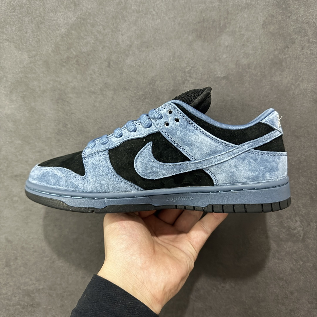 图片[2]-【公司级】Nike SB Dunk Low 高端定制联名 纯原大厂出品 极力推荐 原装头层材料 独家版型蒸餾加工 帶來的是更好的视觉和脚感体验 大厂纯原品质出货 清洁度 电绣工艺 皮料切割干净无任何毛边 细节完美 货号：HQ8487-400 尺码：36 36.5 37.5 38 38.5 39 40 40.5 41 42 42.5 43 44 44.5 45 编码：FSB250260-选品中心