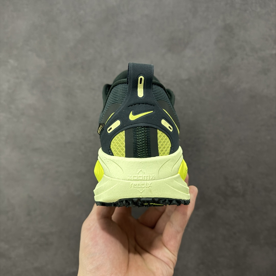 图片[4]-【纯原组合底】Nike VOMERO 18 GTX 耐克 舒适减震防滑 低帮跑步鞋 正确组合大底 正确真正gtx防水鞋面 全掌ReactX泡绵中底 前掌和后跟还配备了Air Zoom气垫单元 据说跑起来更快更舒适哦 这次最大的升级点 首次引入了ReactX泡绵 货号：HQ7002-300 尺码：35.5 36 36.5 37.5 38 38.5 39 40 40.5 41 42 42.5 43 44 45 编码：GLB240250-选品中心