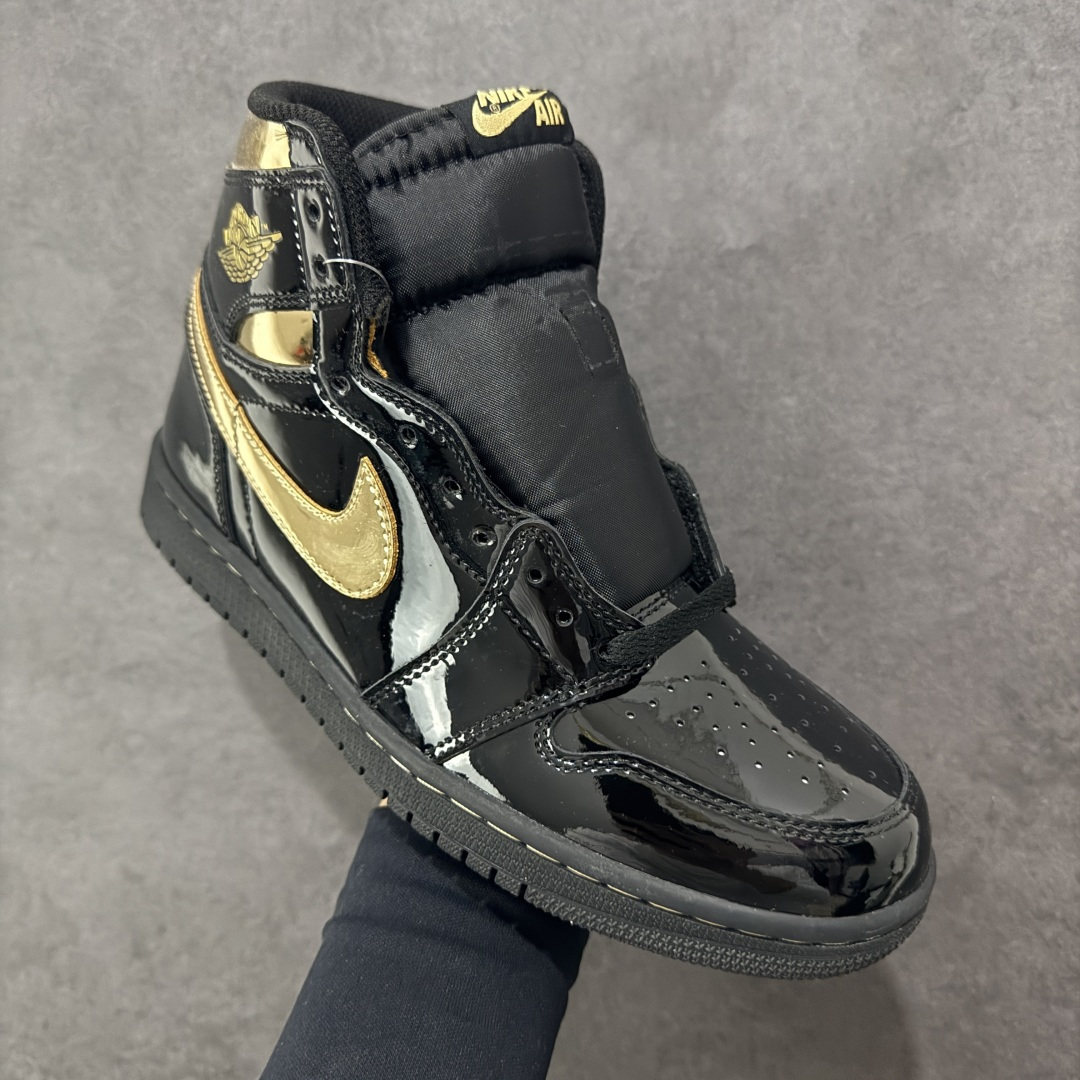 图片[3]-【公司级头层版】Air Jordan 1 High OG 高帮 AJ1 乔丹1代 aj1 乔1 高邦 金人吊牌 乔丹篮球鞋系列555088-032 采用正确头层皮组合荔枝纹头层皮革鞋面材质 中底注胶孔及缜密中底拉帮工艺 内置气垫及耐磨橡胶大底 尺码：36-47带半码-选品中心