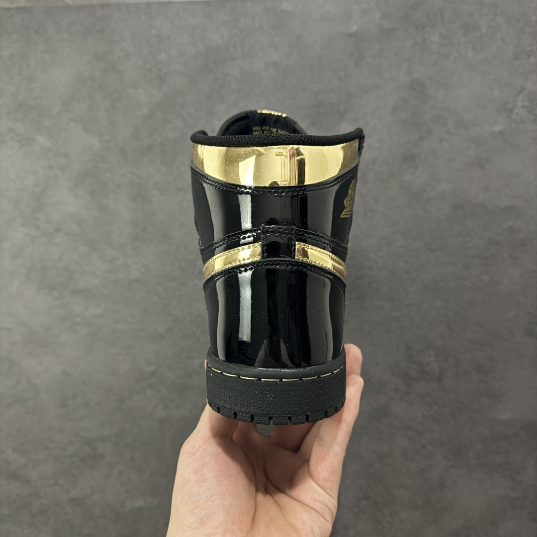 图片[4]-【公司级头层版】Air Jordan 1 High OG 高帮 AJ1 乔丹1代 aj1 乔1 高邦 金人吊牌 乔丹篮球鞋系列555088-032 采用正确头层皮组合荔枝纹头层皮革鞋面材质 中底注胶孔及缜密中底拉帮工艺 内置气垫及耐磨橡胶大底 尺码：36-47带半码-选品中心