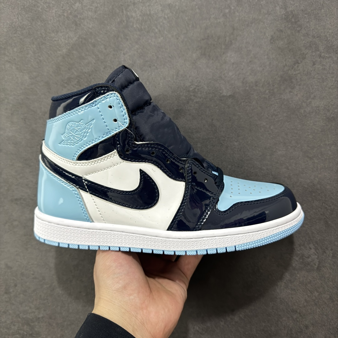 【公司级头层版】Air Jordan 1 High OG 高帮 AJ1 乔丹1代 aj1 乔1 高邦 金人吊牌 乔丹篮球鞋系列CD0461-401 采用正确头层皮组合荔枝纹头层皮革鞋面材质 中底注胶孔及缜密中底拉帮工艺 内置气垫及耐磨橡胶大底 尺码：36-47带半码-选品中心