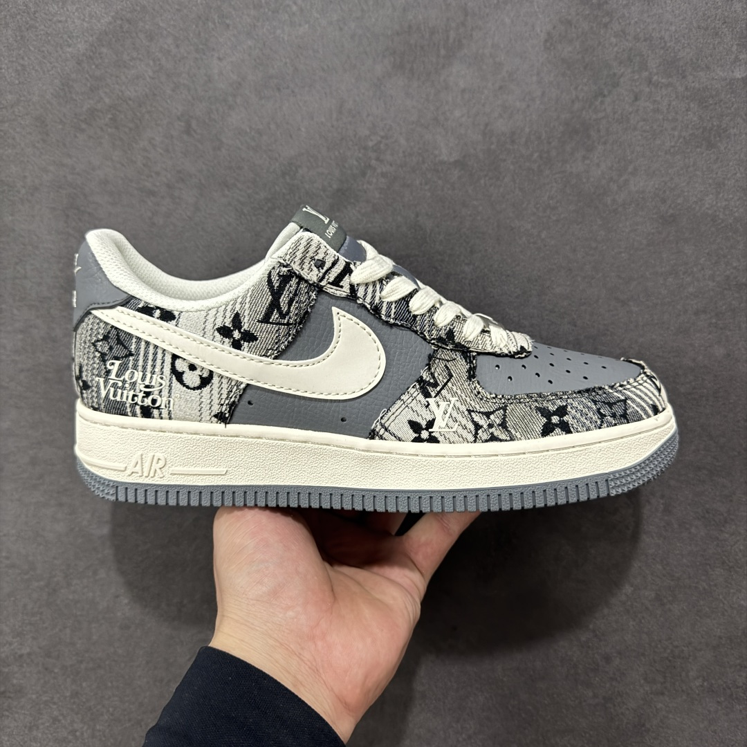 【定制版】Nike Air Force 1 Low 07 LV联名 空军一号低帮板鞋 原楦头原纸板 打造纯正空军版型 专注外贸渠道 全掌内置蜂窝气垫 原盒配件 原厂中底钢印、拉帮完美 货号：XS1958-583 尺码：36-45-选品中心